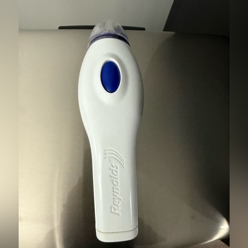 Reynolds Handi-Vac handheld vacuum sealer -battery operated